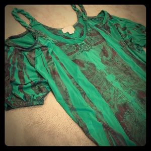 Cold-shoulder top; Emerald green w/ dk purple hues